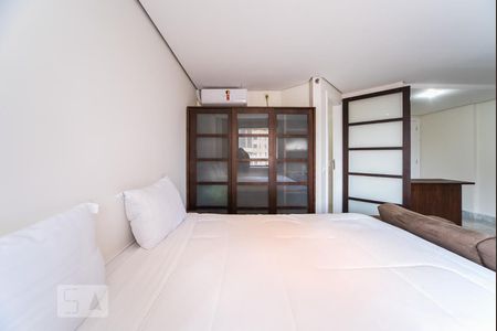 Sala / Quarto de kitnet/studio para alugar com 1 quarto, 50m² em Planalto Paulista, São Paulo