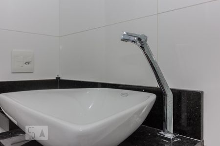 Banheiro de apartamento à venda com 2 quartos, 65m² em Vila do Encontro, São Paulo