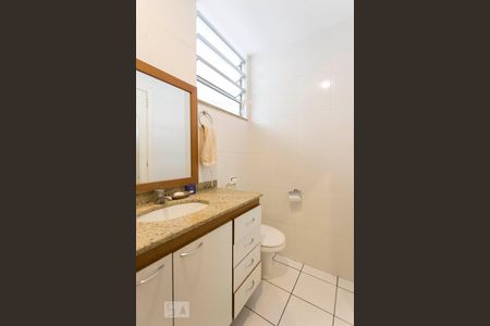 Banheiro de apartamento para alugar com 2 quartos, 50m² em Leblon, Rio de Janeiro