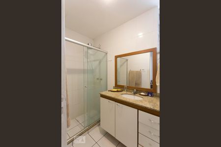Banheiro de apartamento para alugar com 2 quartos, 50m² em Leblon, Rio de Janeiro