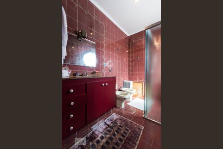 Banheiro da suíte de casa de condomínio para alugar com 4 quartos, 532m² em Alphaville, Santana de Parnaíba