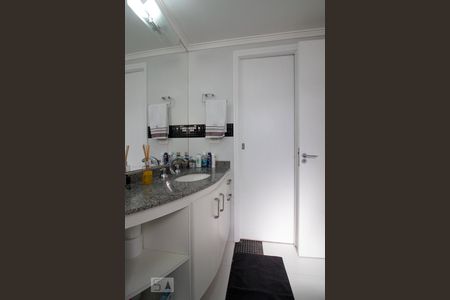 Apartamento à venda com 98m², 3 quartos e 1 vaga Apartamento à venda com 98m², 3 quartos e 1 vagaBanheiro da Suíte