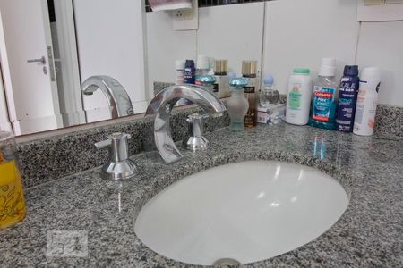 Apartamento à venda com 98m², 3 quartos e 1 vaga Apartamento à venda com 98m², 3 quartos e 1 vagaBanheiro da Suíte