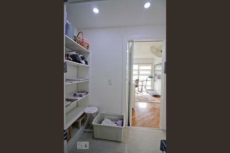 Apartamento à venda com 98m², 3 quartos e 1 vaga Apartamento à venda com 98m², 3 quartos e 1 vagaCloset