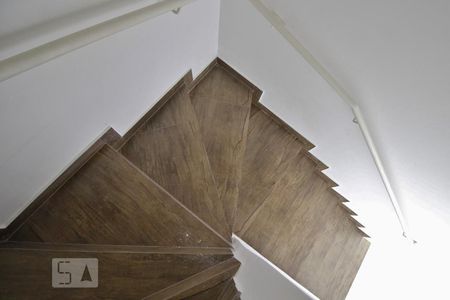 Escadas de apartamento para alugar com 3 quartos, 134m² em Vila Sônia, São Paulo