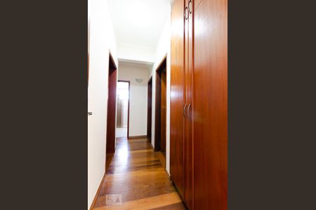 Corredor de apartamento à venda com 4 quartos, 150m² em Mansões Santo Antônio, Campinas