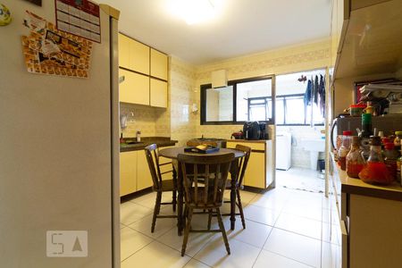 Cozinha de apartamento à venda com 3 quartos, 138m² em Aclimação, São Paulo