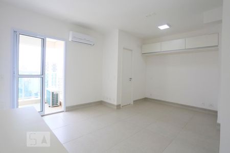 Studio para alugar com 33m², 1 quarto e 2 vagasSala