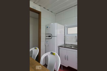 Cozinha (Geladeira) de casa para alugar com 2 quartos, 43m² em Aclimação, São Paulo