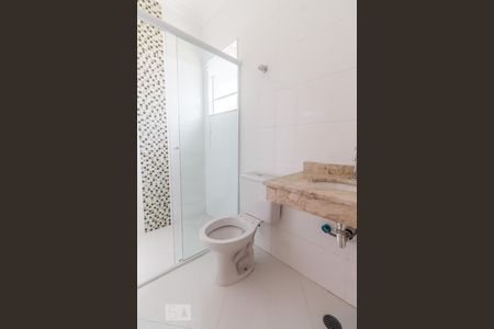 Banheiro da suíte 01  de casa para alugar com 3 quartos, 130m² em Vila Carrão, São Paulo