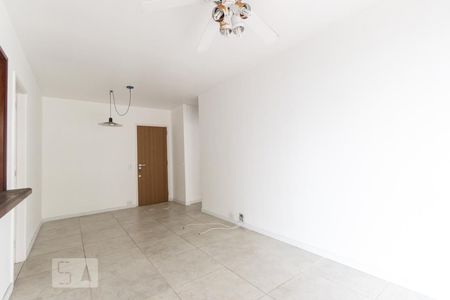 Sala de apartamento para alugar com 1 quarto, 60m² em Barra da Tijuca, Rio de Janeiro