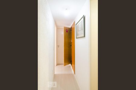 Detalhe armário embutido no corredor de acesso aos dormitórios de apartamento à venda com 3 quartos, 149m² em Jardim Botânico, Rio de Janeiro