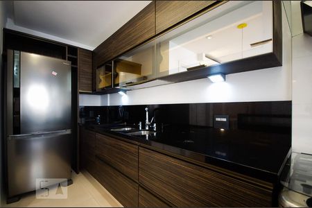 Cozinha americana no primeiro pavimento do duplex de apartamento à venda com 4 quartos, 160m² em Lagoa, Rio de Janeiro
