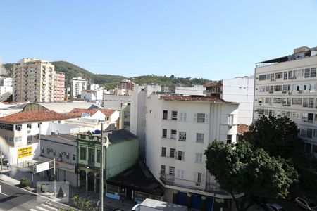 Vista do Quarto 1 de apartamento para alugar com 2 quartos, 79m² em Vila Isabel, Rio de Janeiro