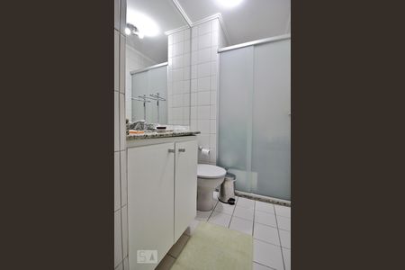 Banheiro de apartamento à venda com 2 quartos, 66m² em Vila Andrade, São Paulo