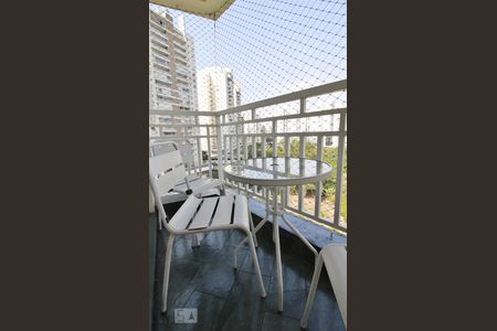 Varanda  de apartamento à venda com 2 quartos, 66m² em Vila Andrade, São Paulo