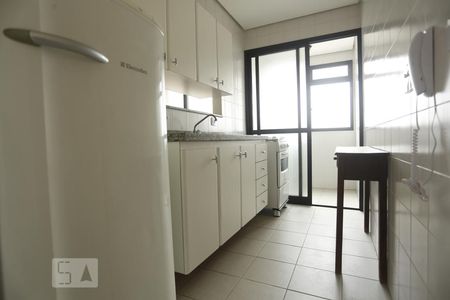 Cozinha de apartamento para alugar com 1 quarto, 45m² em Bela Vista, São Paulo