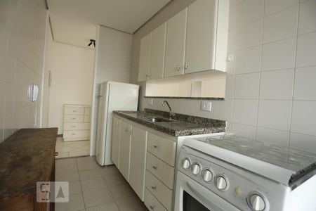 Cozinha de apartamento para alugar com 1 quarto, 45m² em Bela Vista, São Paulo