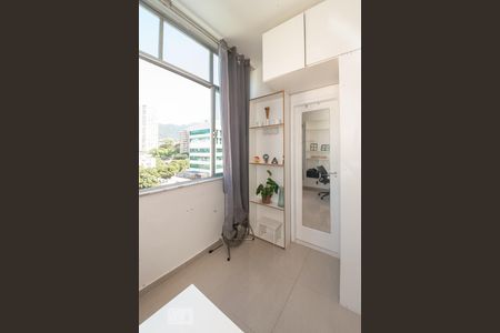 Entrada do banheiro de kitnet/studio à venda com 1 quarto, 30m² em Laranjeiras, Rio de Janeiro