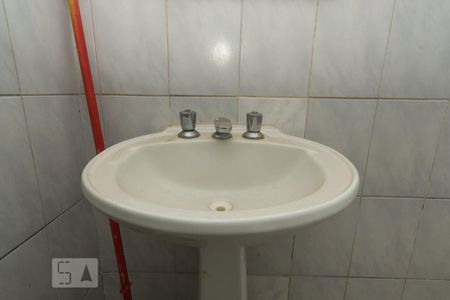 Detalhe do banheiro de kitnet/studio para alugar com 1 quarto, 23m² em Liberdade, São Paulo