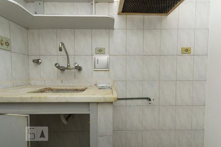 Cozinha de kitnet/studio para alugar com 1 quarto, 23m² em Liberdade, São Paulo