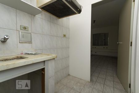 Cozinha de kitnet/studio para alugar com 1 quarto, 23m² em Liberdade, São Paulo