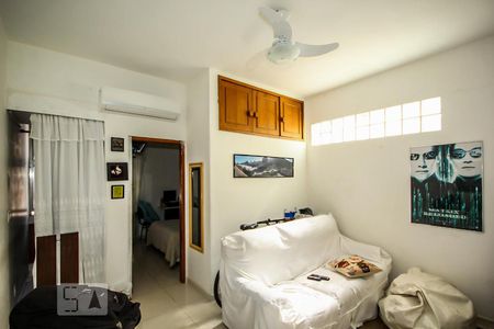 Sala de apartamento para alugar com 1 quarto, 48m² em Leme, Rio de Janeiro