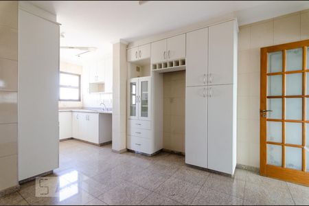 Cozinha de apartamento para alugar com 4 quartos, 220m² em Cambuí, Campinas