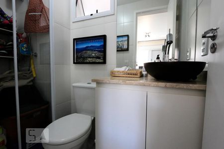 Banheiro de apartamento para alugar com 1 quarto, 58m² em Vila Gomes, São Paulo