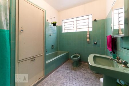 Banheiro de casa à venda com 3 quartos, 168m² em Campo Belo, São Paulo