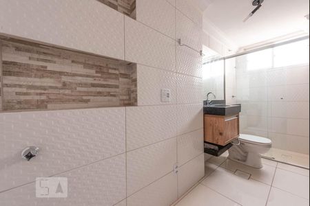 Banheiro de kitnet/studio para alugar com 1 quarto, 45m² em Setor Central, Goiânia