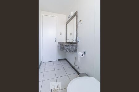 Banheiro de apartamento para alugar com 1 quarto, 45m² em Lourdes, Belo Horizonte