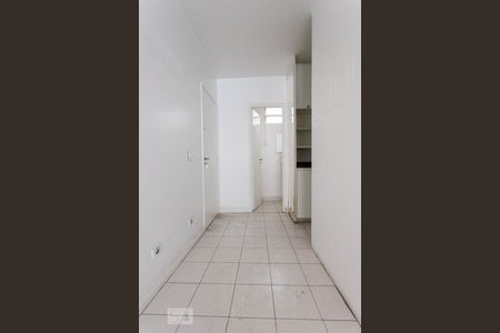 Corredor de entrada de kitnet/studio à venda com 1 quarto, 48m² em Cerqueira César, São Paulo