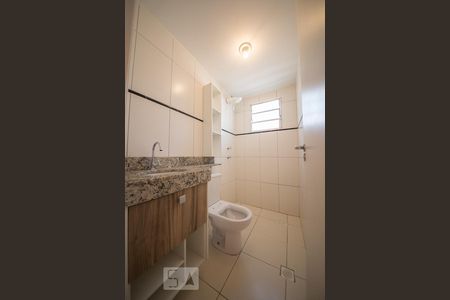 Banheiro de apartamento à venda com 2 quartos, 48m² em Loteamento Parque São Martinho, Campinas