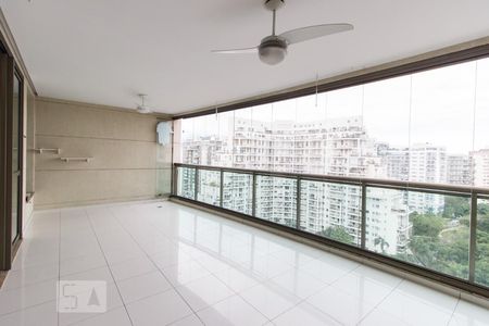 Varanda de apartamento para alugar com 4 quartos, 179m² em Barra da Tijuca, Rio de Janeiro