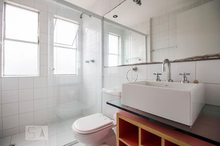 Banheiro social  de apartamento para alugar com 2 quartos, 55m² em Sumarezinho, São Paulo