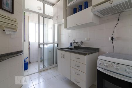 Cozinha de apartamento para alugar com 2 quartos, 60m² em Bosque da Saúde, São Paulo