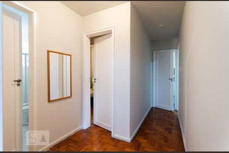 Corredor de acesso aos dormitórios de apartamento à venda com 3 quartos, 100m² em Leblon, Rio de Janeiro