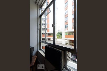 Vista externa da janela da sala de apartamento à venda com 3 quartos, 100m² em Leblon, Rio de Janeiro