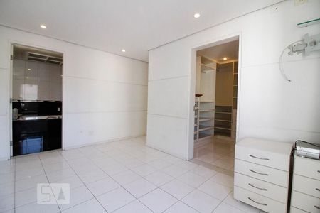 Suíte de apartamento para alugar com 2 quartos, 198m² em Perdizes, São Paulo