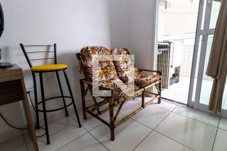 Detalhe da sala de apartamento para alugar com 1 quarto, 43m² em Mirim, Praia Grande