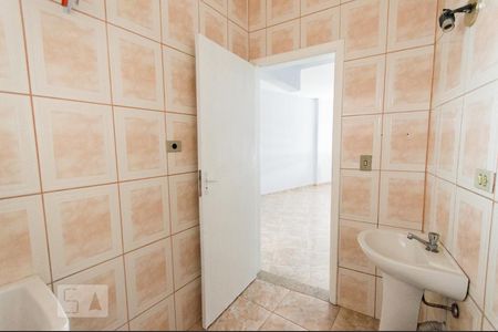 Banheiro de apartamento para alugar com 1 quarto, 37m² em República, São Paulo