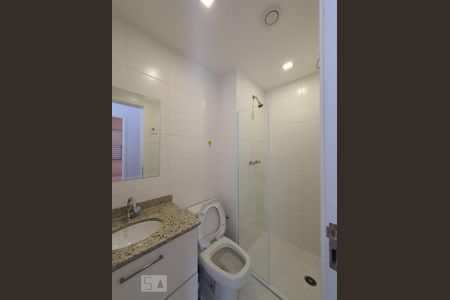 Banheiro  de apartamento para alugar com 2 quartos, 50m² em Liberdade, São Paulo