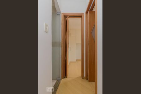 Corredor de apartamento para alugar com 2 quartos, 57m² em Continental, Osasco