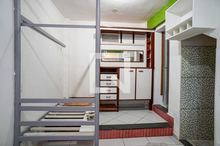Casa de condomínio para alugar com 14m², 1 quarto e sem vagaSala