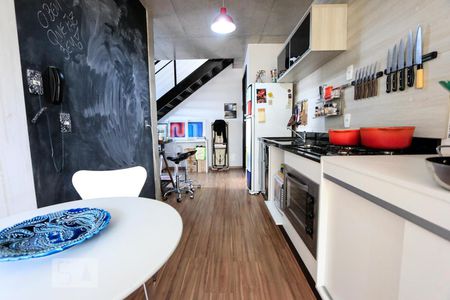 Cozinha de apartamento à venda com 1 quarto, 140m² em Vila Suzana, São Paulo