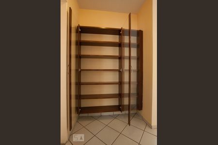 Corredor de apartamento para alugar com 3 quartos, 88m² em Setor Bueno, Goiânia