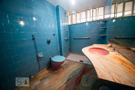 Banheiro social de apartamento à venda com 4 quartos, 149m² em Icaraí, Niterói