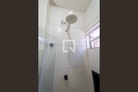 Banheiro de kitnet/studio para alugar com 1 quarto, 20m² em Jardim Independência, São Paulo