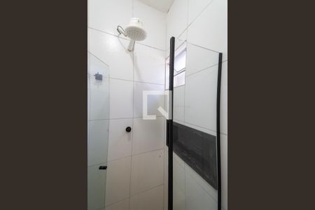 Banheiro de kitnet/studio para alugar com 1 quarto, 20m² em Jardim Independência, São Paulo